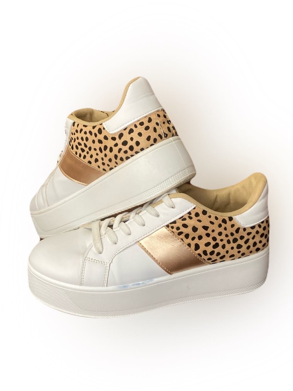 Qupid White Low-Top Fashion Sneakers w/ Leopard Accent Women’s Size 8.5 (EU39)